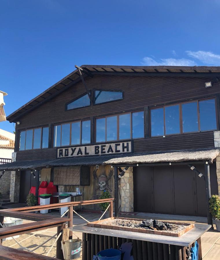 Beachfront Penthouse Apartment With Large Terrace And Breathtaking Sea Views Close To Marbella Spain Sitio de Calahonda Kültér fotó