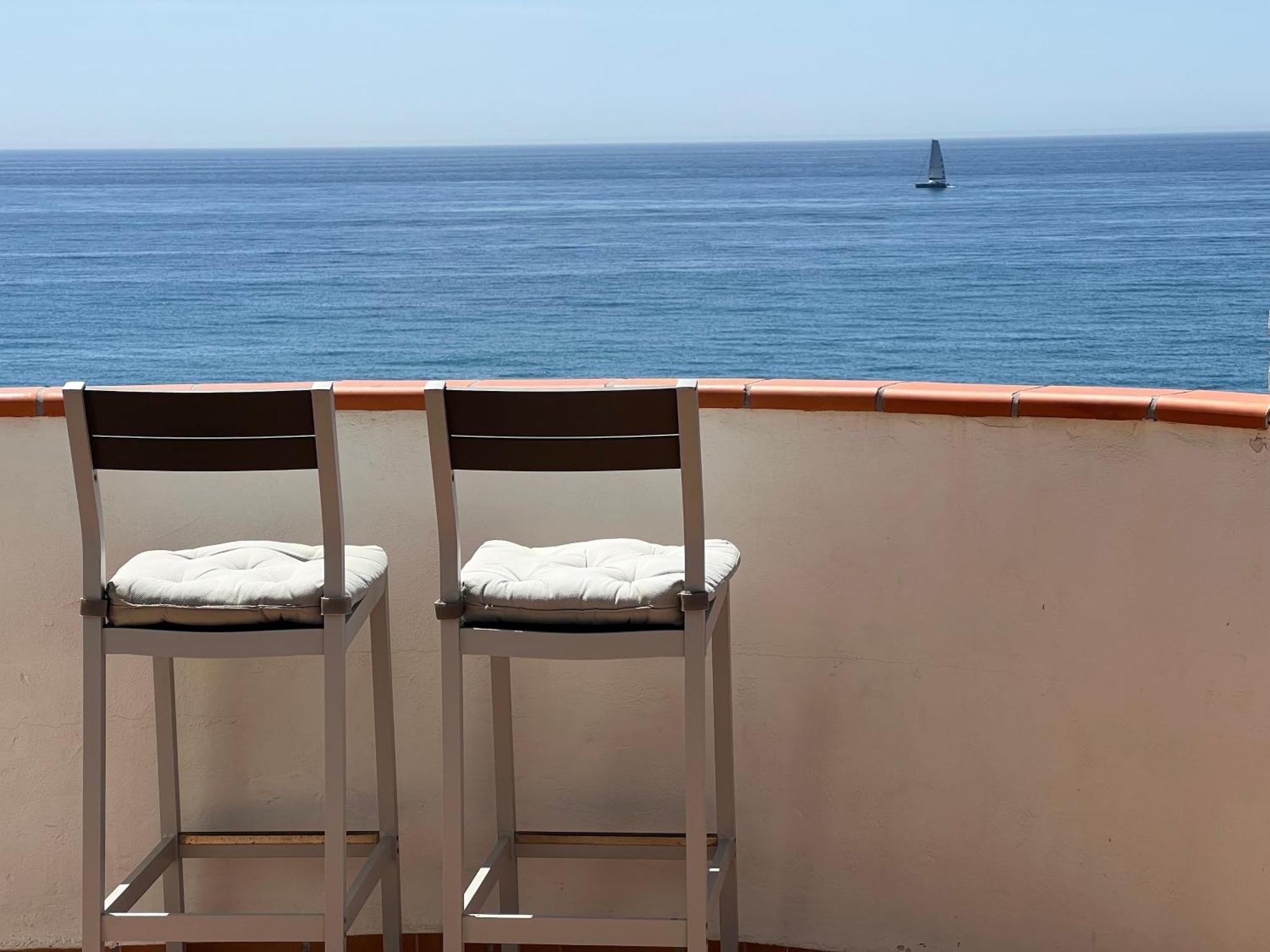 Beachfront Penthouse Apartment With Large Terrace And Breathtaking Sea Views Close To Marbella Spain Sitio de Calahonda Kültér fotó