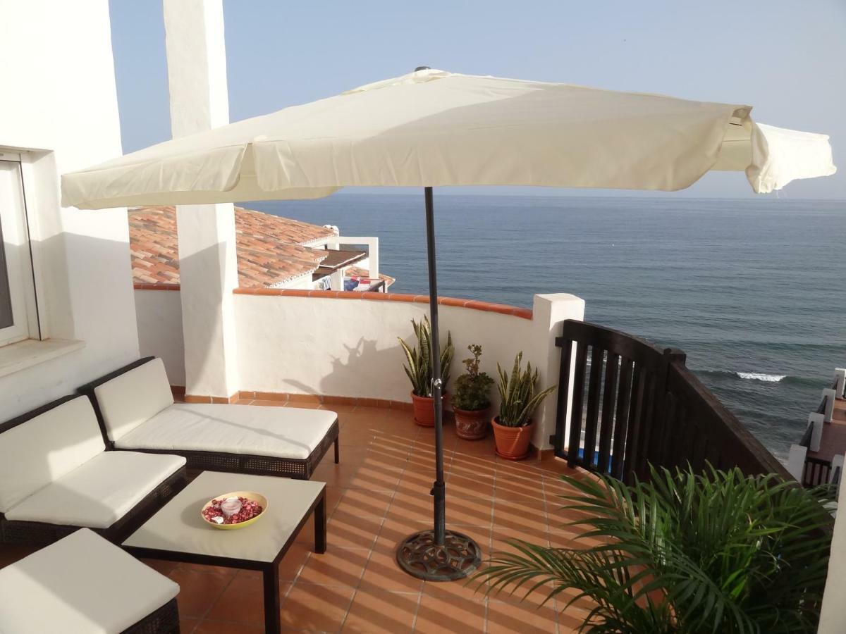 Beachfront Penthouse Apartment With Large Terrace And Breathtaking Sea Views Close To Marbella Spain Sitio de Calahonda Kültér fotó