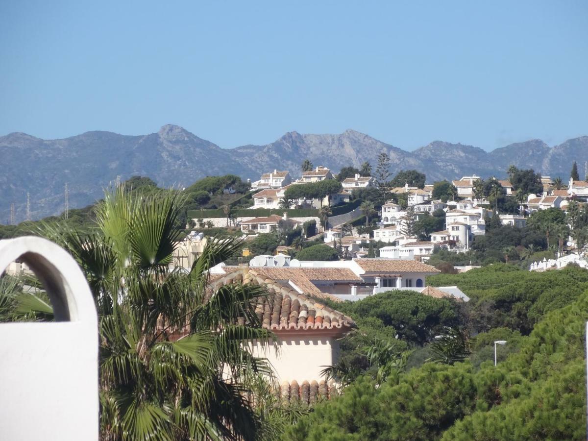 Beachfront Penthouse Apartment With Large Terrace And Breathtaking Sea Views Close To Marbella Spain Sitio de Calahonda Kültér fotó