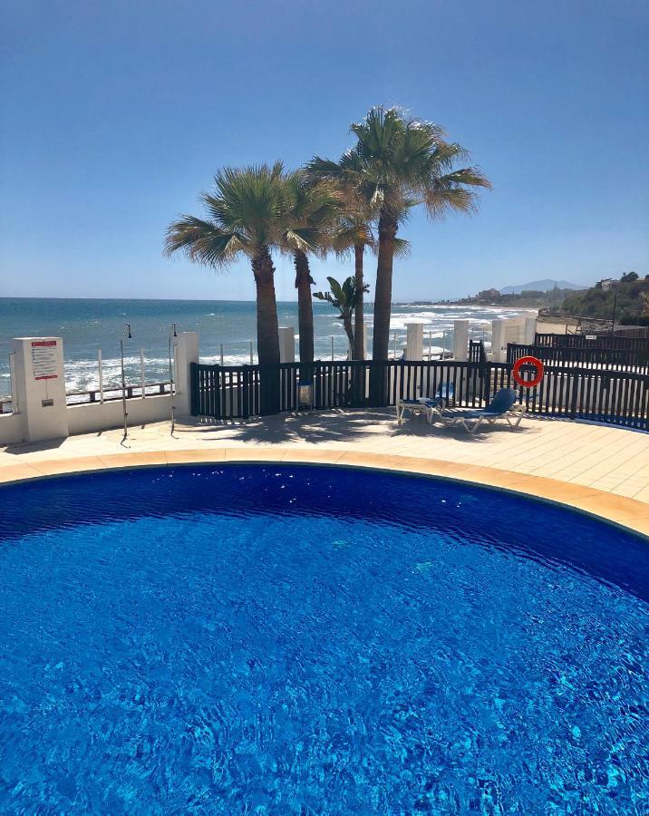 Beachfront Penthouse Apartment With Large Terrace And Breathtaking Sea Views Close To Marbella Spain Sitio de Calahonda Kültér fotó